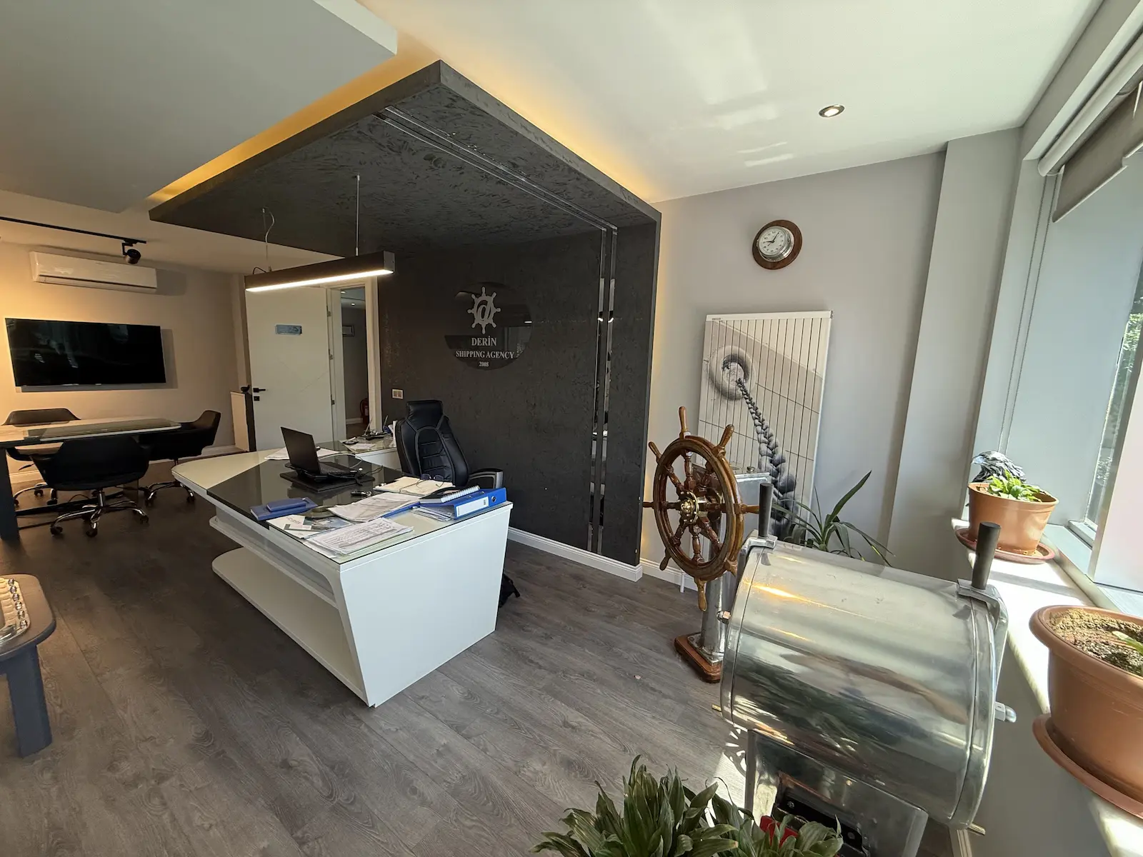 Derin Shipping Ofis Derin Shipping Ofis - Gallery Image