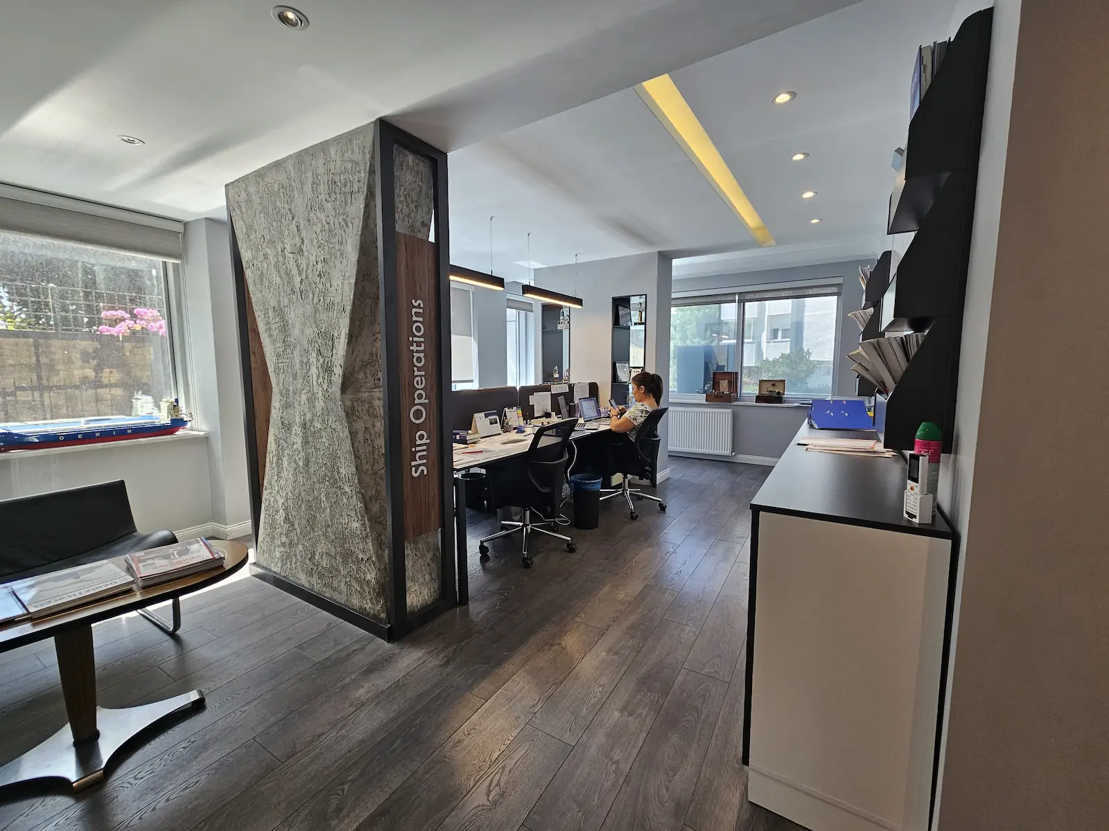Derin Shipping Ofis Derin Shipping Ofis - Gallery Image